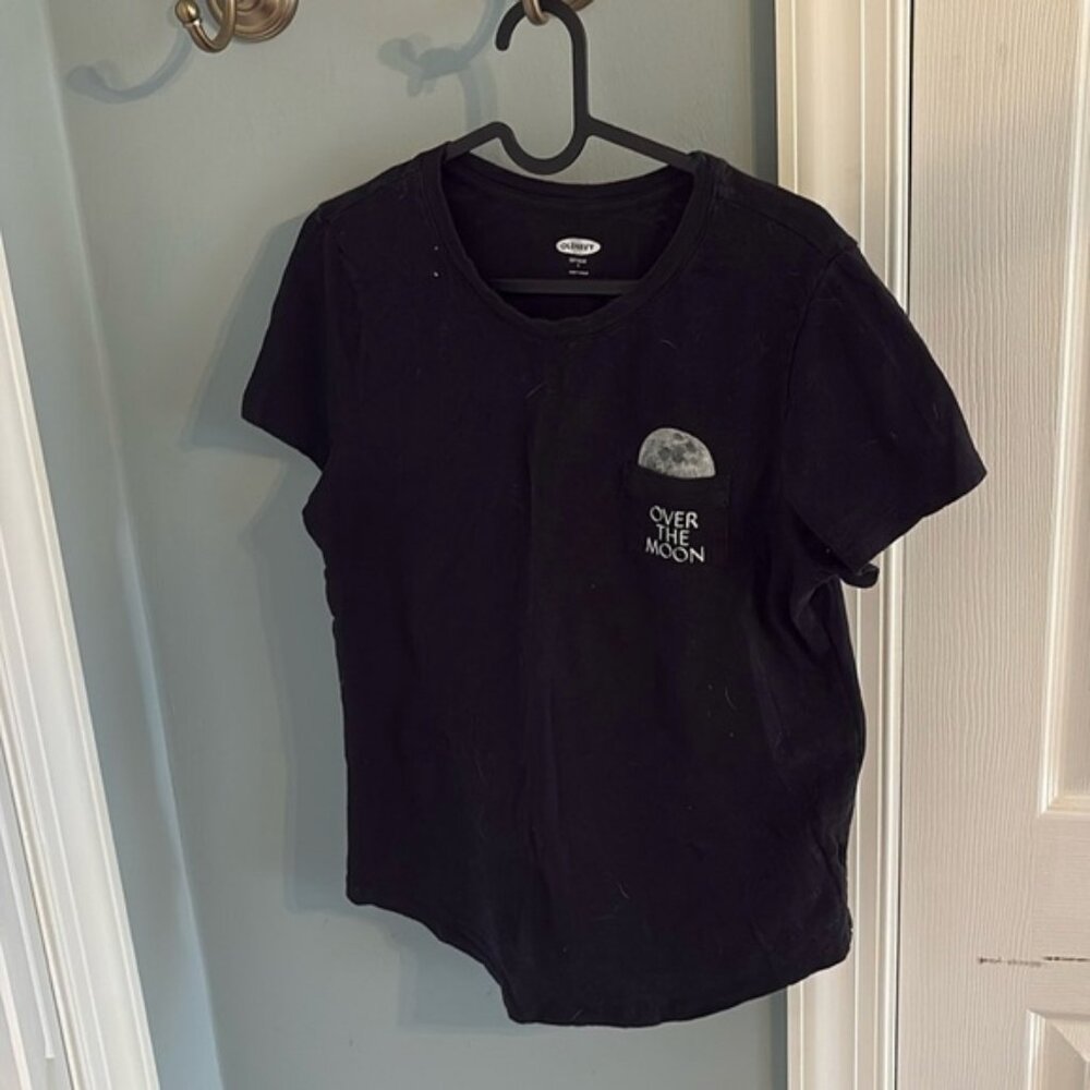 Women’s shirt, size medium